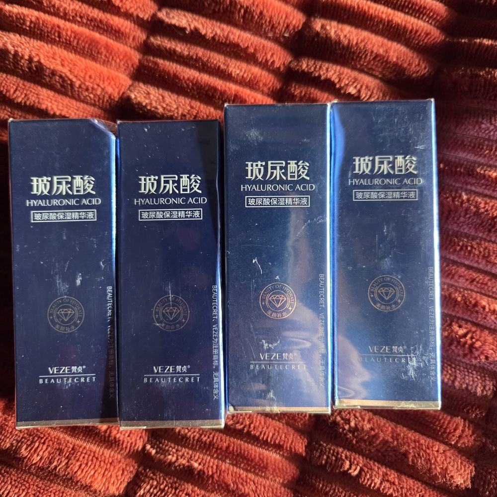VEZE Hyaluronic Acid Serum - Deep Navy Packaging